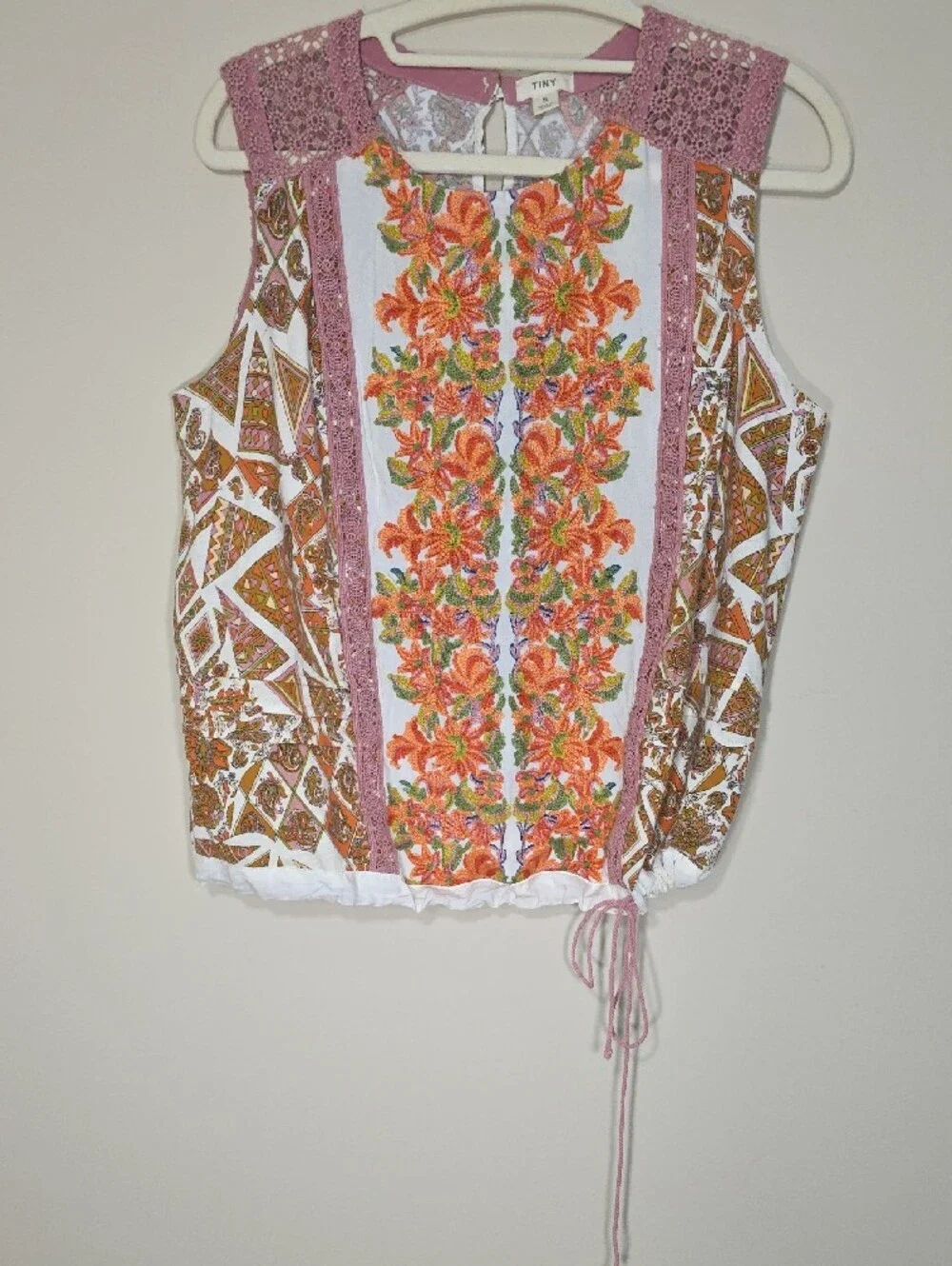 TINY Embroidered Boho Floral Crochet Trim Top Size S - Picture 2 of 6